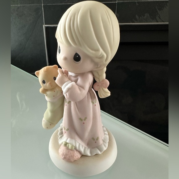 Precious Moments Collectable Figurine with kitten /cat - Picture 2 of 3